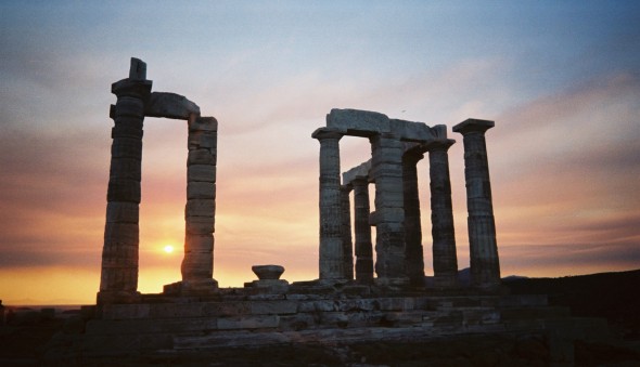 Temple de Poséidon, Cap Sounion, se découpant à contre-jour devant coucher de soleil