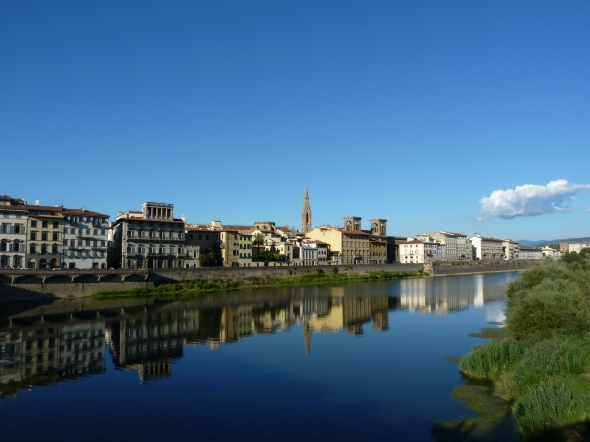 l'Arno bleu ciel et ses reflets